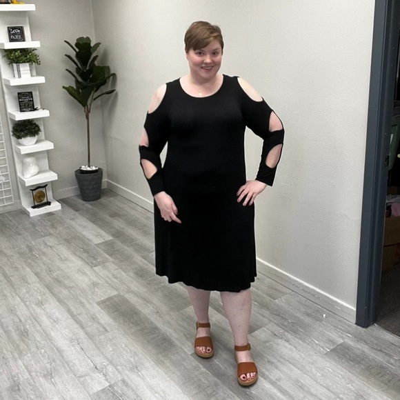 Simply Southern Dresses & Skirts - Simply Southern - Cut Out Cold Shoulder Long Sleeve Shift Dress- Size XXL